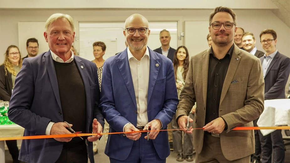 Borgmestrene fra de tre himmerlandske kommuner klippede snoren til indvielsen. Per Bach Laursen, Vesthimmerlands Kommune (t.v.), Jesper Greth, Rebild Kommune (midten) og Jesper Skov Mikkelsen, Mariagerfjord Kommune (t.h.)