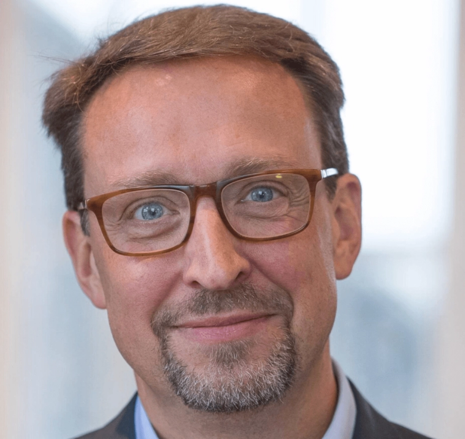 Jakob Bigum Lundberg, formand for Kommunale Velfærdschefer og direktør i Næstved Kommune, advarer mod udviklingen i førtidspensioner og efterlyser nye løsninger for unge med psykiske udfordringer.