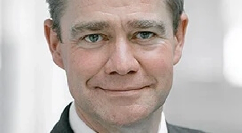 DI's branchedirektør Jakob Scharff mener, at regeringen skal få fjernet nogle af de benspænd, der pt. afholder investorer og plejeoperatører fra at etablere nye friplejehjem.