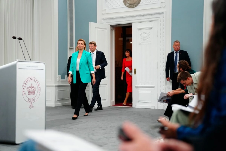 Regeringen præsenterede onsdag udspillet til en ny sundhedsreform. KL glæder sig over flere aspekter - nye sundhedsråd og tiltagene, der skal forbedre lægedækningen. Men flytningen af opgaver fra kommunerne til regionerne modtages med en vis skepsis.