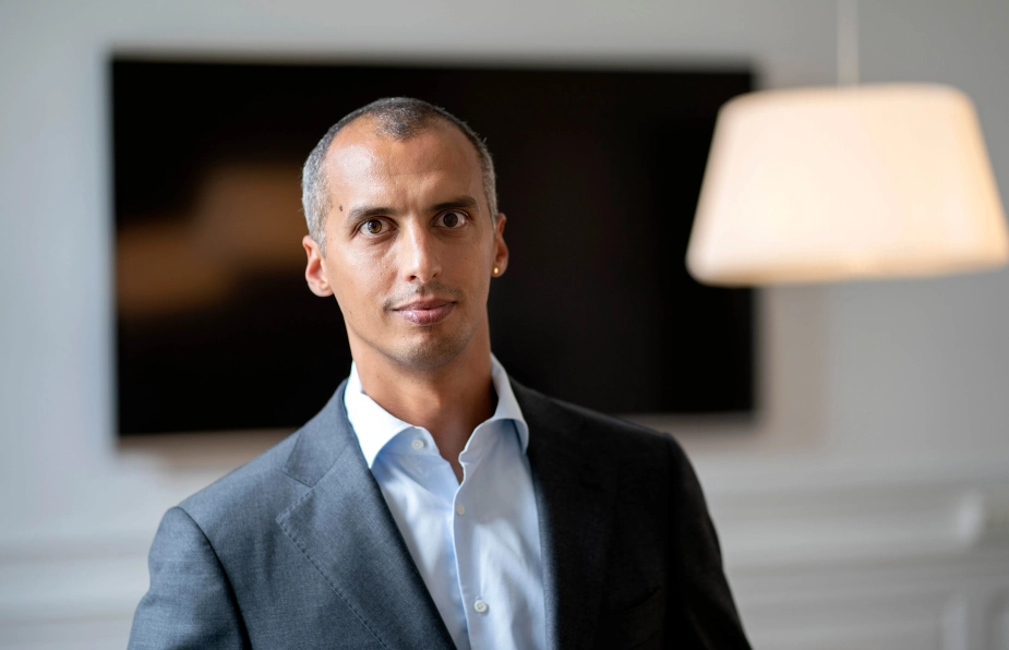 Børne og undervisningsminister Mattias Tesfaye vil rette henvendelse til KL for at sikre, at de kommuner, der endnu ikke lever op til lovkravet om minimumsnormeringer, snarest muligt vil gøre det.