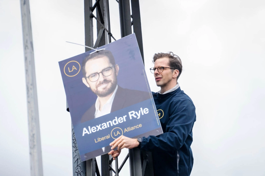 Selvom et forslag fra LA om en skattenedsættelse på cirka fem milliarder kroner om året formentligt af de fleste bliver set som valgflæsk, så er det ikke alene en realistisk mulighed, men også en skræmmende tanke for politikerne på Christiansborg. Læs hvorfor i denne analyse fra chefredaktør Arne Ullum.