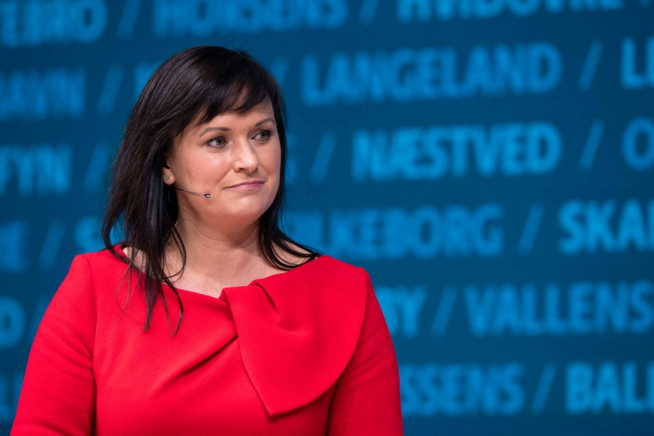 Reglerne om eftervederlag for borgmestre og regionsrådsformænd vil fra januar 2026 blive ændret, sådan at størstedelen af lønnen fra et nyt job uden for politik vil blive modregnet. Det meddelte indenrigs- og sundhedsminister Sophie Løhde (V) tirsdag i en pressemeddelelse.