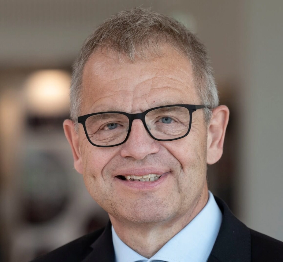 Socialdemokratiet vil udvide statsgarantien ved boliglån i landdistrikterne. "Det kan måske få de dårligst økonomisk stillede til at prøve, men staten vil bare tabe penge på det, og det vil ikke betyde, at der kommer flere ud i landdistrikterne," siger Lars Krull.