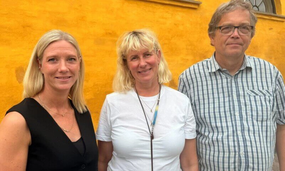 Fra venstre: Sara Jul Sørensen fra Landbrug & Fødevarer, Cathrine Riegels Gudbergsen, byrådsmedlem i Næstved Kommune (V) og forperson for Den Lokale Trepart Smålandsfarvandet og Jan Woollhead, Danmarks Naturfredningsforening.