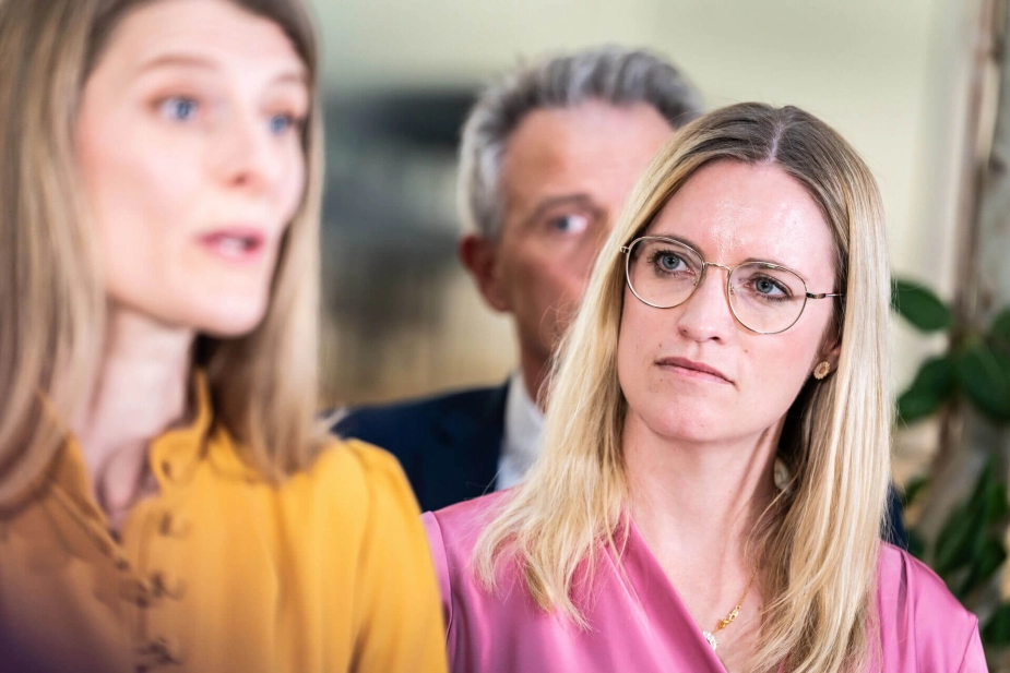 Både beskæftigelsesminister Ane Halsboe-Jørgensen (S) og økonomiminister Stephanie Lose (V)erkender blankt, at det er politikerne på Slotsholmen, der har skabt det omfattende bureaukrati, som de nu forsøger at bryde ned.