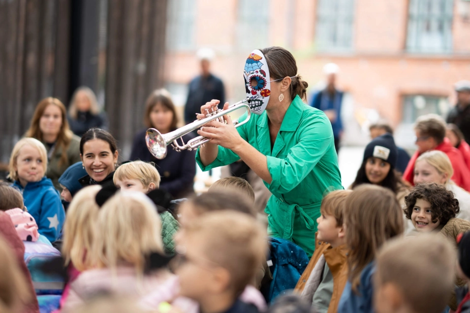 Foreningen Levende Musik i Skolen (LMS) har med statsstøtte i ryggen haft ansvaret for at levere skolekoncerter til hele landet, siden amterne blev nedlagt i 2007. Her ses Malene Kjærgaard, der er blandt de 78 musikere, som i et debatindlæg klandrer Københavns Kommune for at have valgt en anden koncertudbyder.