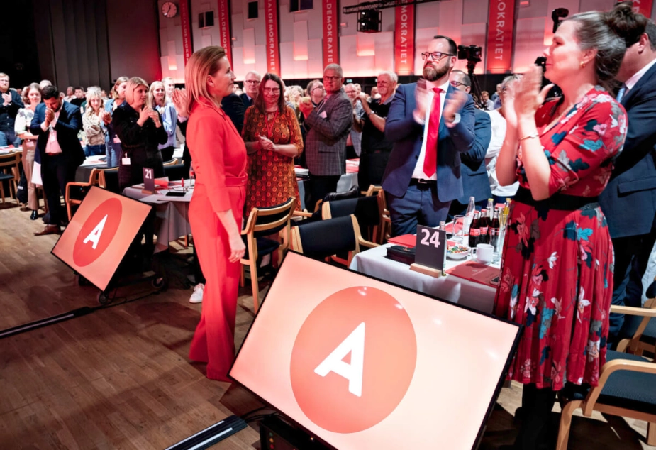 Marie Stærke (th.), næstformand i Socialdemokratiet og borgmester i Køge Kommune, var blandt de borgmestre, der under partiets kongres i Aalborg opfordrede medlemmerne til at fjerne forbuddet mod dobbeltmandater. Det lykkedes ikke partitoppen at overbevise nok om at ændre reglerne.