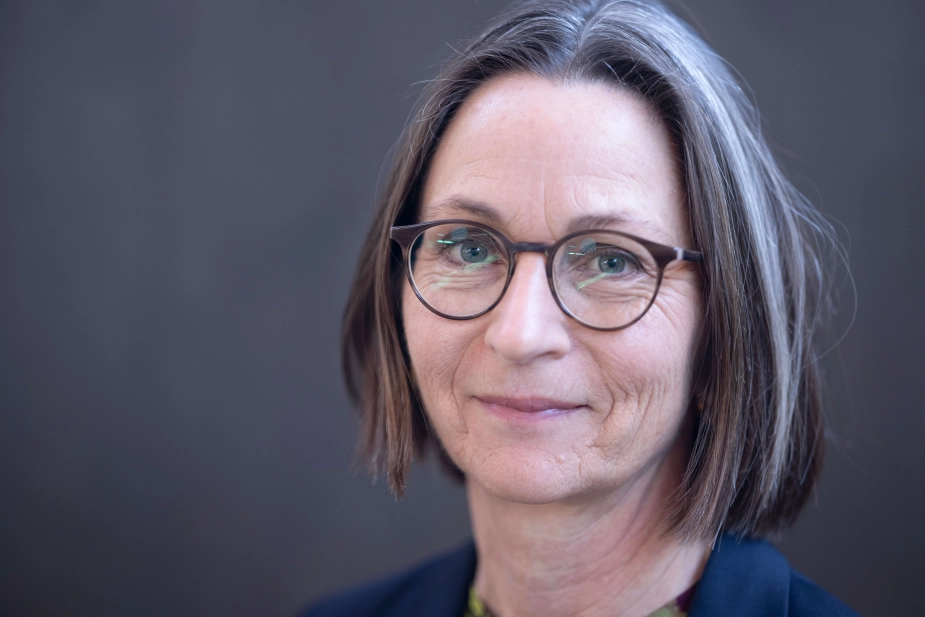 "Jeg glæder mig til sammen med den øvrige direktion at trække i arbejdstøjet og bidrage til, at det lykkes Sygehus Lillebælt at levere på sundhedsreformens helt centrale mål om mere nær sundhed til borgerne," siger Mette Heidemann.