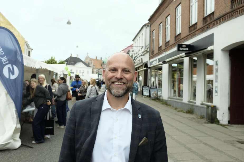 Ubalancen i økonomien i blandt andet Vordingborg Kommune fortsætter, så længe tilskuddene gives et år ad gangen, mener borgmester i Vordingborg Mikael Smed (S), som NB Økonomi mødte på Folkemødet på Møn.