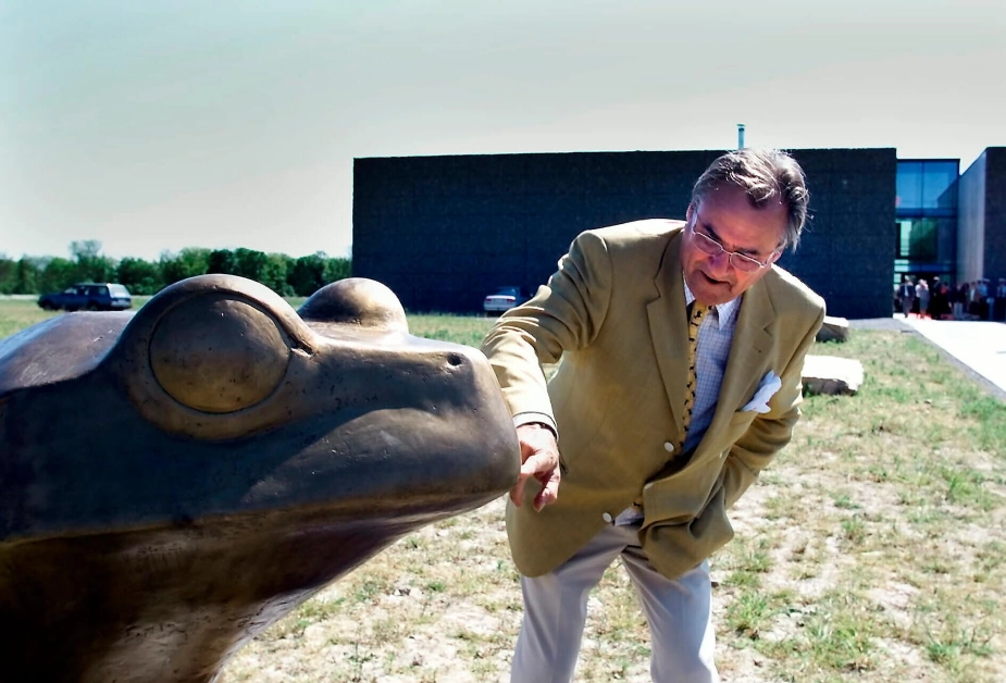 NaturBornholm i Aakirkeby blev indviet i 2000 med prins Henriks deltagelse. Bygningerne ejes af kommunen, men oplevelsescentret har haft ansvaret for vedligeholdelsen. NaturBornholms forsikringssum er 102,4 millioner kroner, og nu vil kommunen overtage ansvaret for at beskytte værdierne.