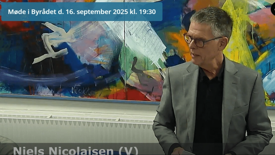 Viceborgmester Niels Nicolaisen (V) ledede det ekstraordinære byrådsmøde, idet borgmester Karina Vincentz ligesom tre tidligere bestyrelsesmedlemmer i Odsherred Forsyning var inhabil.