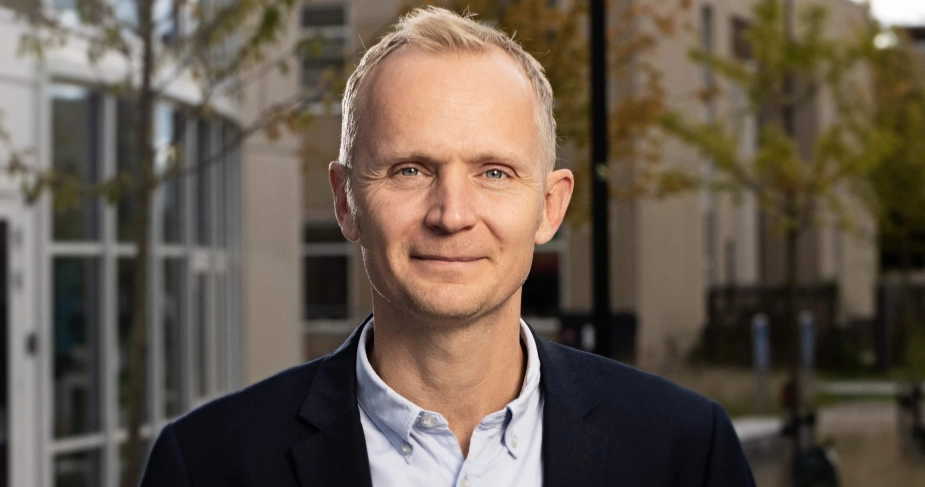 Ambitionerne står desværre ikke mål med forståelsen af, hvad det kræver at undersøge det her ned på kommuneniveau, lyder den hårde dom fra professor i offentlig forvaltning fra Roskilde Universitet, Ole Helby Petersen.