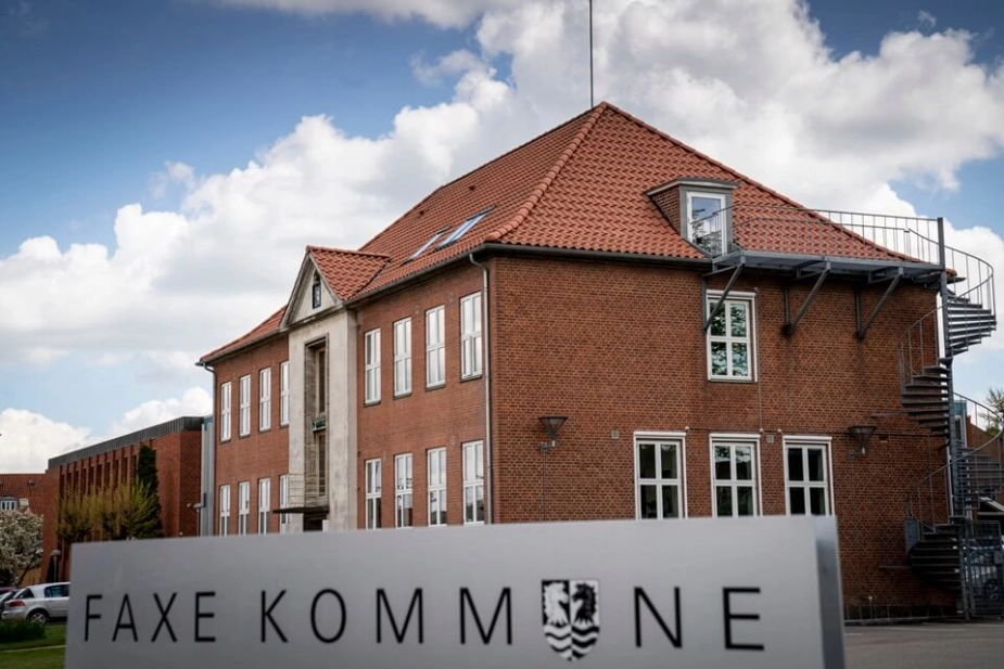 En byrådspolitikers skifte fra et parti til et andet i Faxe har fået borgmesteren på banen.