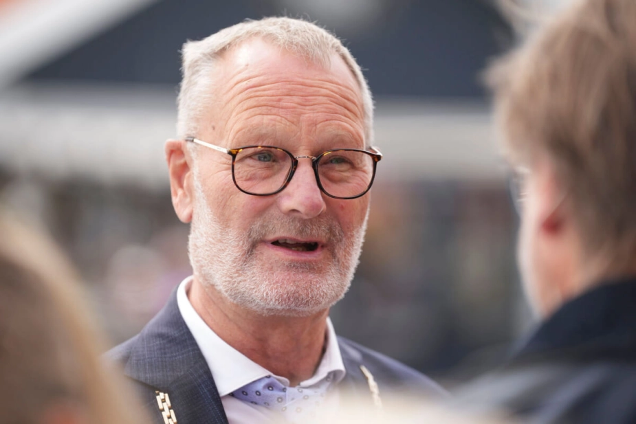 68-årige Peter Hansted (S) er i gang med sin første periode som borgmester på Ærø. Her ses han under kongeparrets besøg i august.