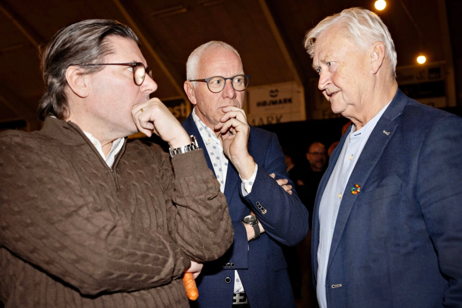 Efter intense drøftelser i valgcafeen i Ringkøbing-Skjern endte Mads Fuglede fra Danmarksdemokratenre med at få borgmesterposten, men få dage efter løb SF og De Konservative fra deres støtte.