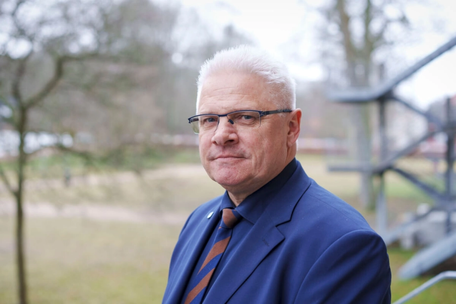 Frank Schmidt-Hansen (K) står i spidsen for et budgetforlig, der indeholder en skatteforhøjelse på 0,47 procentpoint for skatteyderne i Vejen Kommune. Med i aftalen er Venstre, De Konservative, Socialdemokratiet og SF.