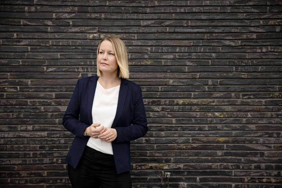 Signe Færch opfordrer kommunalpolitikerne til at overveje, hvor mange børn bør én socialrådgiver have ansvaret for?
