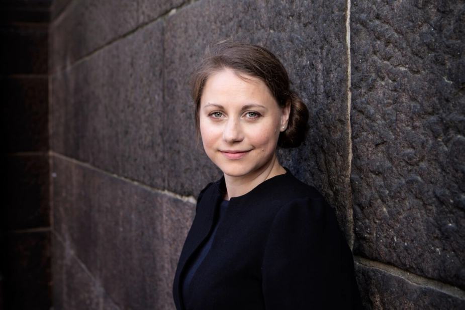 "Sundheds- og ældreområdet er uløseligt forbundet, og lad os bruge den viden til at give den manglende brik til ældrereformen; at sikre at sygeplejen bliver en del af helhedsplejen," skriver Sisse Marie Welling, formand for KL’s Sundheds- og Ældreudvalg, i dette debatindlæg.