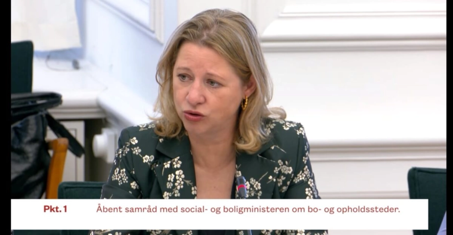 "Vi bliver nødt til at fastholde fokus på: Bruger vi ressourcerne rigtigt? Bruger vi ressourcerne rigtigt, når vi generelt tager ud og har meget omfattende tilsyn, eller skulle vi sætte mere fokus på de tilbud, hvor vi har bekymringer fra?" sagde ministeren.