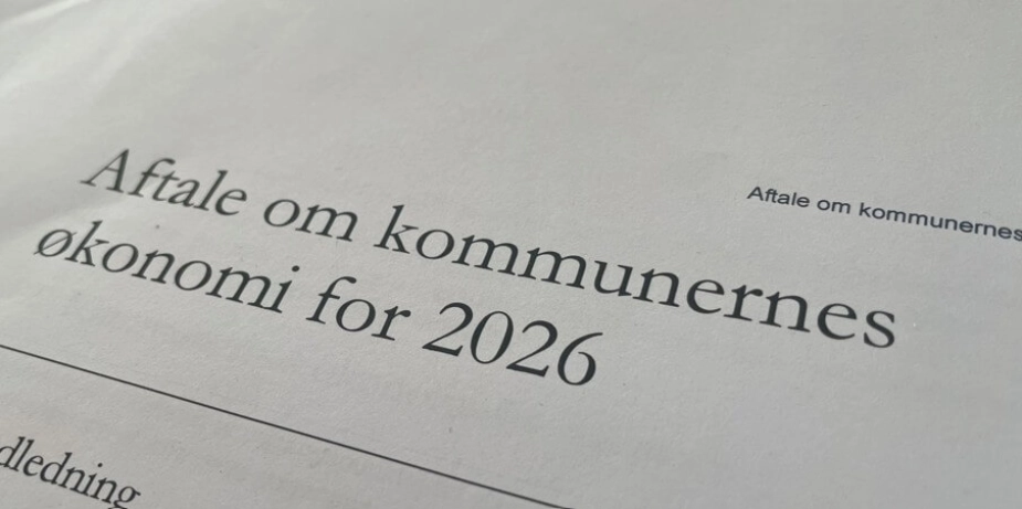 På trods af mangeårig enighed mellem regeringen og KL om det modsatte, så går det langsomt med at nedbringe kommunernes langfristede gæld