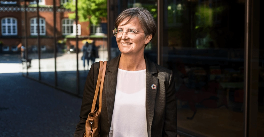 Dorte West (V), formand for KL’s sundheds- og ældreudvalg og borgmester i Herning Kommune, advarer om, at sundhedsreformen kan presse kvaliteten i ældreplejen.