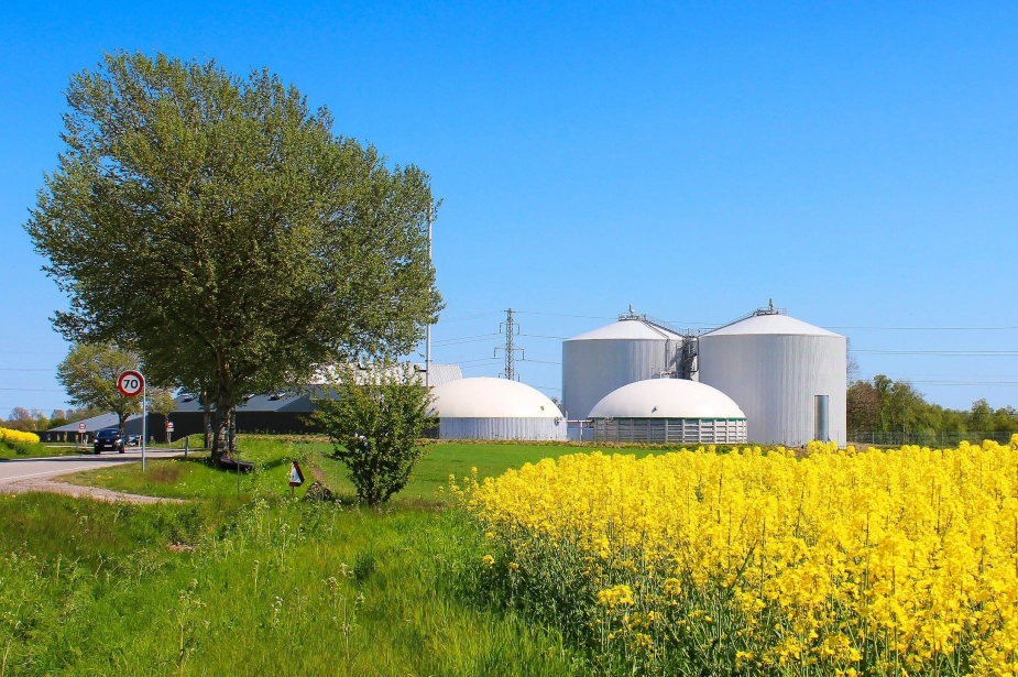 Solrød Biogas blev indviet i 2015. Driften er blevet varetaget af Bigadan, der nu køber anlægget af kommunen.