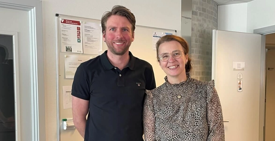IPS-koordinator i Vejle Annette Jørgensen og centerleder Søren Hansen fra Jobcenter Vejle er er godt tilfredse med, at et såkaldt fidelity-besøg, som kan oversættes til et årligt kvalitetstje, resulterede i den højeste givet score indtil nu, som lyder på 121 ud af 125 mulige point.