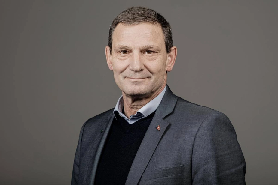 Steen Holm Iversen stopper i politik.