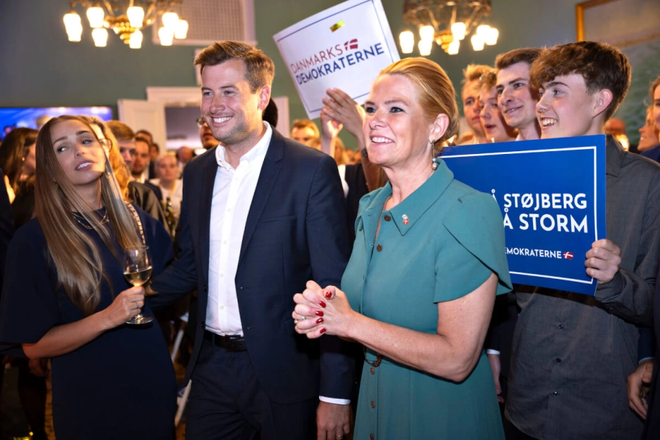 Smilene var brede hos Kristoffer Storm og Inger Støjberg (DD) på valgaftenen.