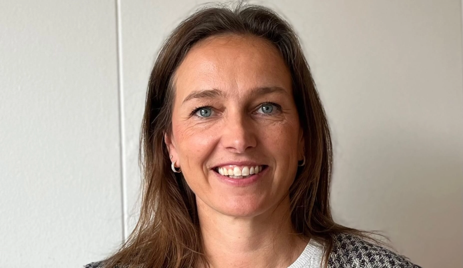 Noget af merforbruget i Slagelse Kommune skyldes ifølge Therese Gjerde Corfix, chef for Sundhed og Ældre, at kommunen er i gang med at revisitere borgere fra enkeltydelser under serviceloven til forløb under ældreloven.