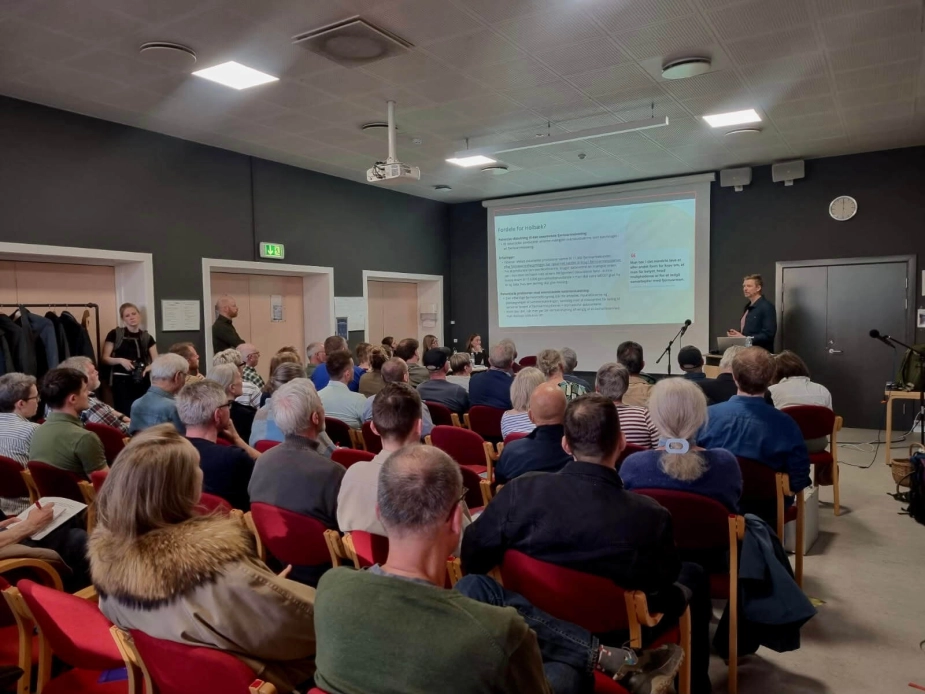 Torsdag i sidste uge holdt borgergruppen Ét Grønt Holbæk et velbesøgt borgermøde om et gigantisk datacenter, som Holbæk Kommune måske vil placere ved Omfartsvejen.