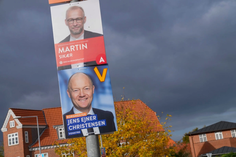 "Økonomisk uansvarligt" kalder den socialdemokratiske formand i Vejle kommunens planer om at sprænge service- og anlægsrammen med 260 millioner kroner, mens borgmester Jens Ejner Christensen (V) anser ikke risikoen for en sanktion fra staten som "særlig stor."